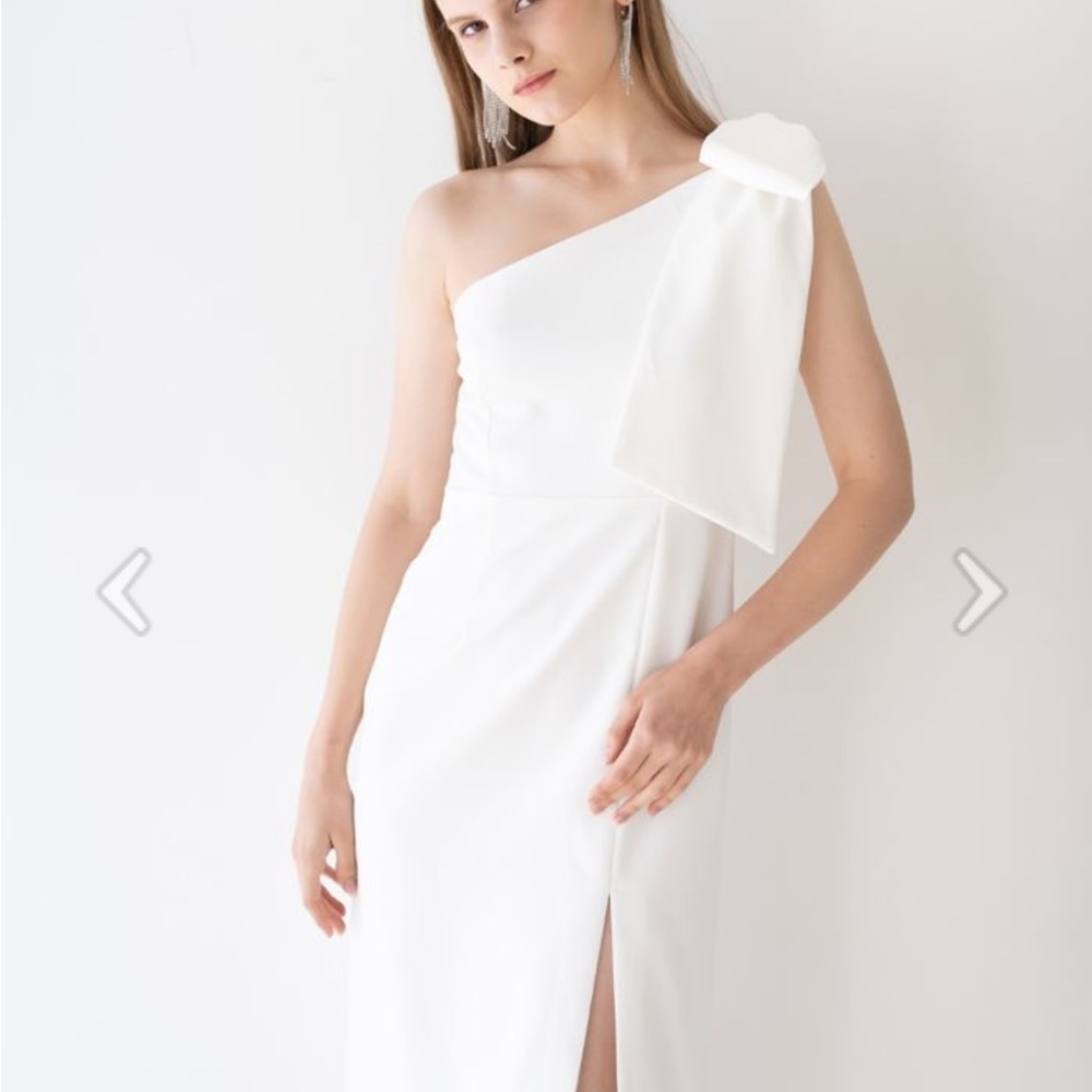 Chicwish Asymmetrical White One-Shoulder Gown